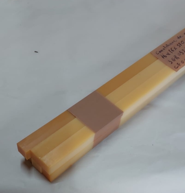 Caoutchouc de coupe sans chanfrein.   3GR1152/1 16x16x600  - CF005330/1 (Neuf)